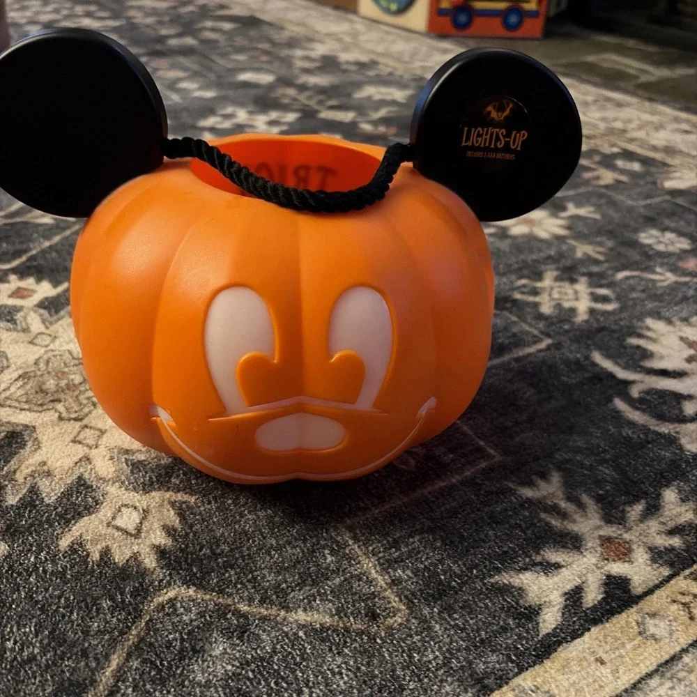 Disney Parks Mickey Mouse Pumpkin Halloween Light Up Trick or Treat Candy Bucket